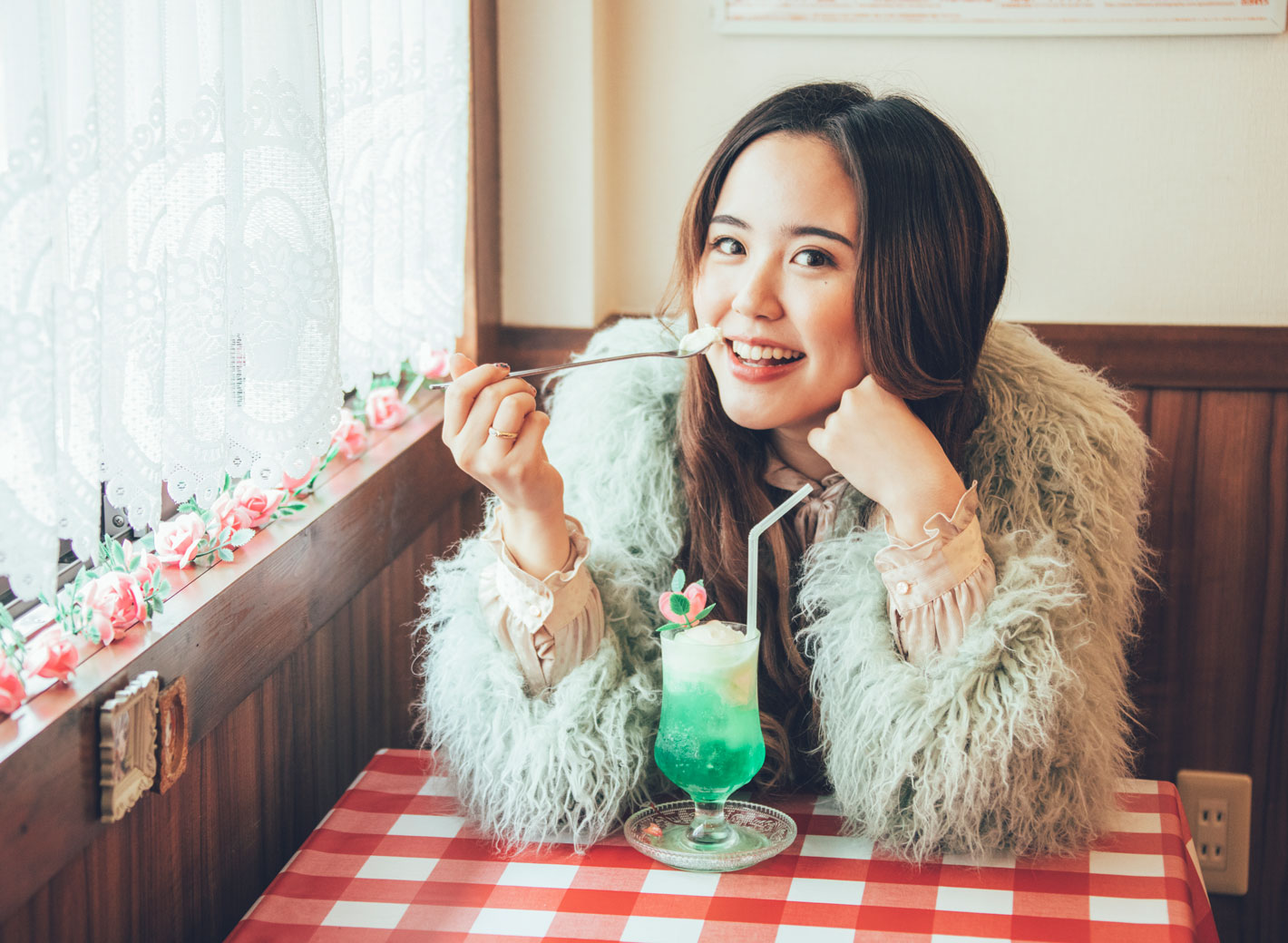 昭和レトロ マリン風 女の子キーホルダー ピンクボード ビンテージ 