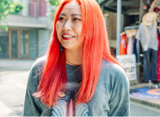 「前の髪色は緑で、今回もほんとはオレンジにしたかったんですけど、赤が強くなっちゃいました（笑）」（有咲さん）