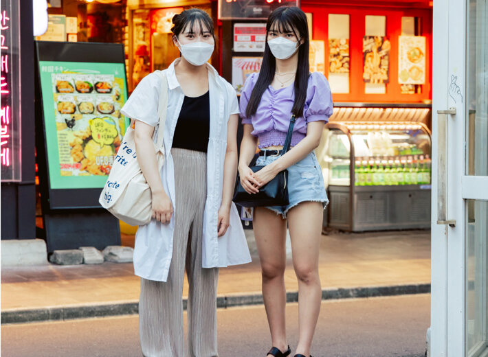 かな(18)学生(左)、ろあ(17)学生(右)