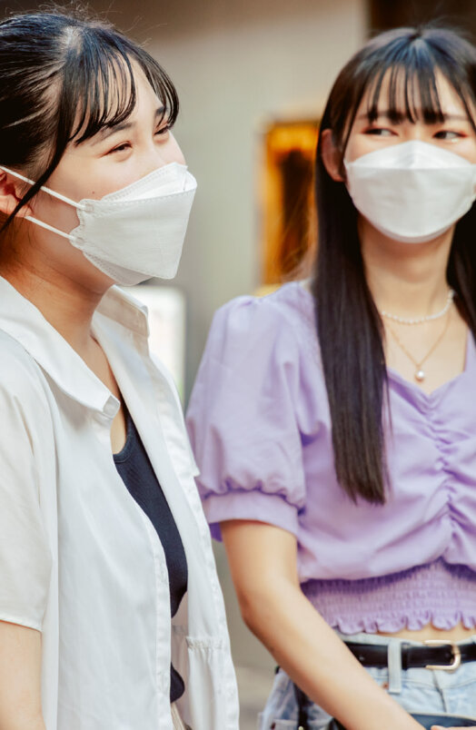 かな(18)学生(左)、ろあ(17)学生(右)