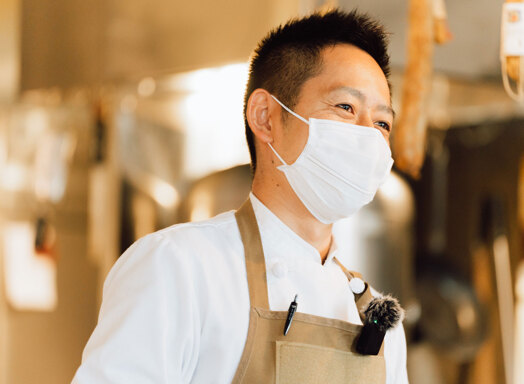 「ちなみに、薪は小田原の地域の木を使用しています。地域の食材を、地域の木で焼き上げているんです」