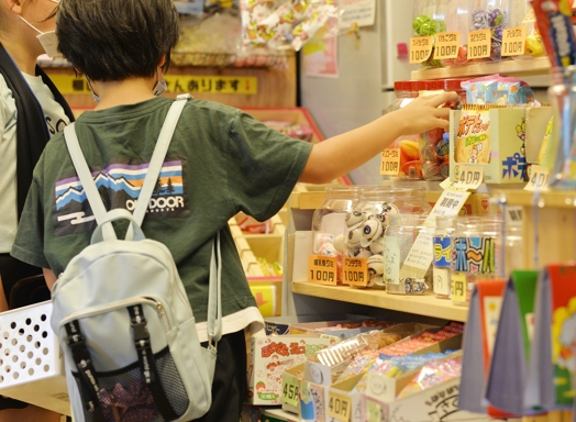 駄菓子屋いながきお客さん01