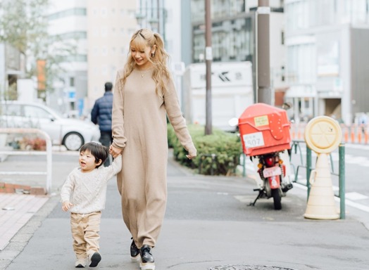 ゆまちさん子供と散歩